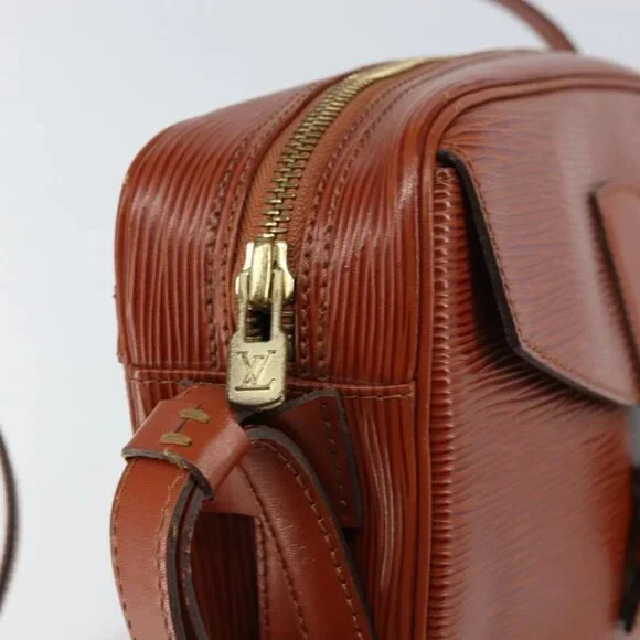 LOUIS VUITTON Epi Jeune Fille MM Shoulder Bag Brown M52153 LV Auth am10076